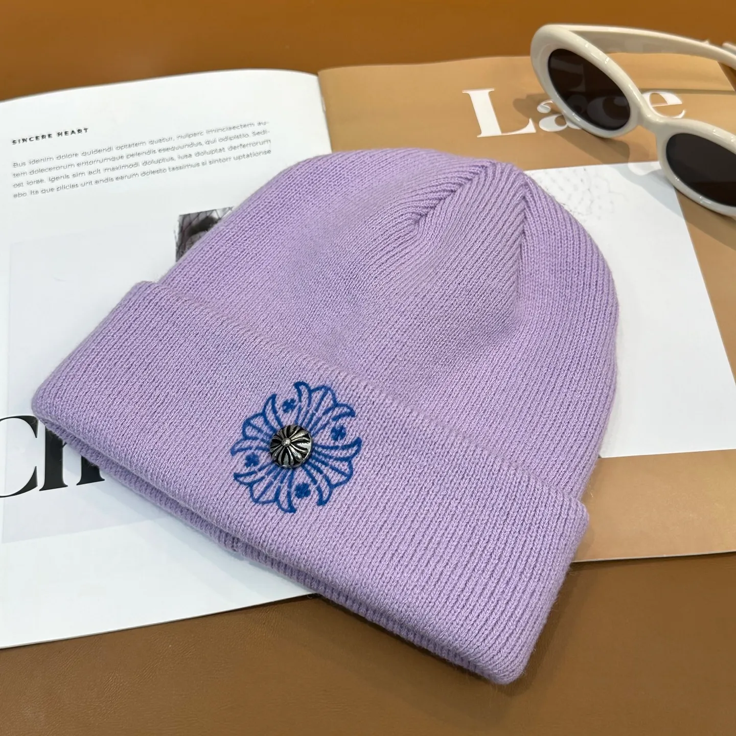 P66 🤍Chrome hearts new autumn and winter embroidered cross knitted hat🧶 One of the must-have hats in autumn and winter~ It really looks good on whoever wears it~, it is also a perfect match in black and white and gray in autumn~
